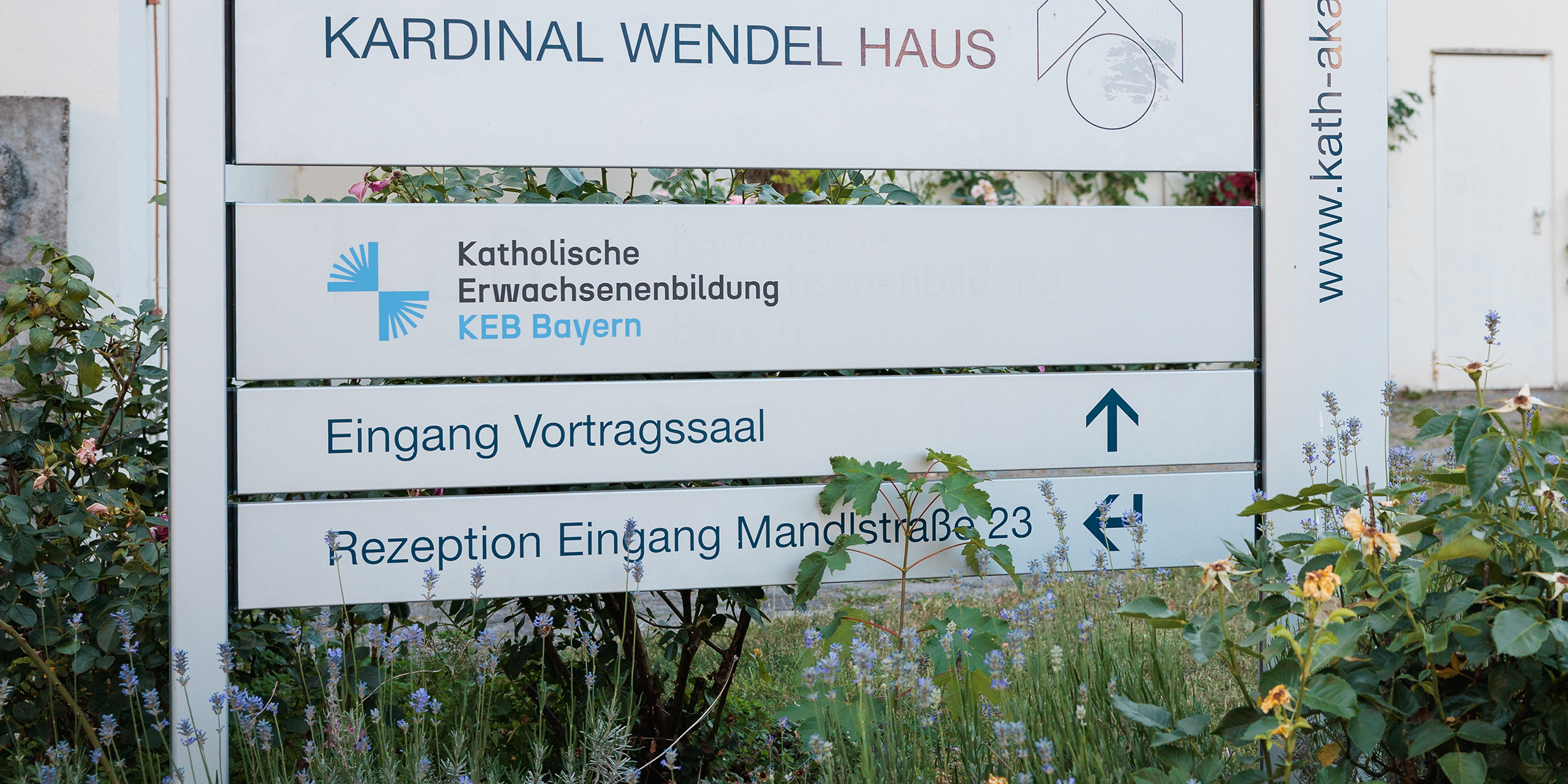 Schild Eingang_zugeschnitten2